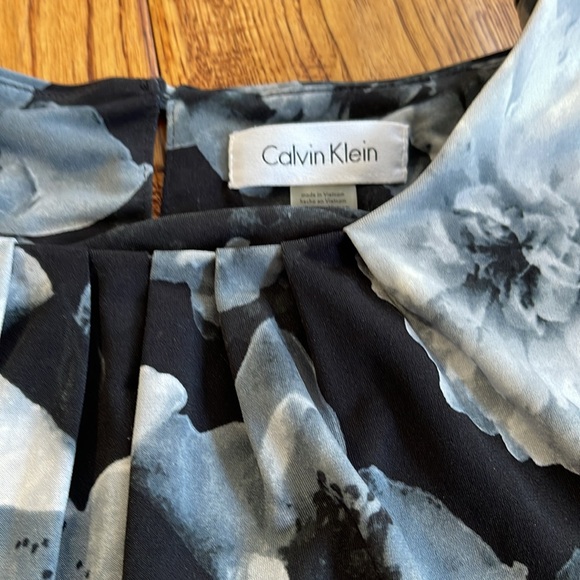 Calvin Klein women’s blouse. Sleeveless and sized L. Ships fast! - Picture 2 of 6